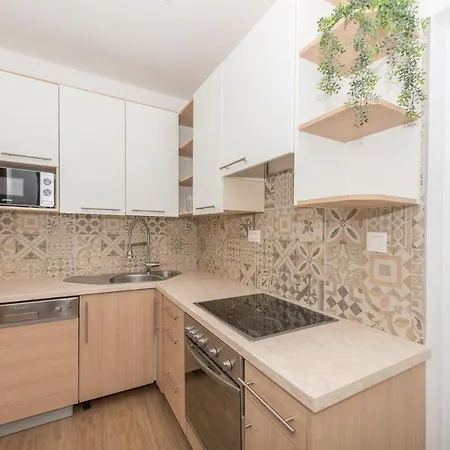 Apartment Azure Pool * Makarska