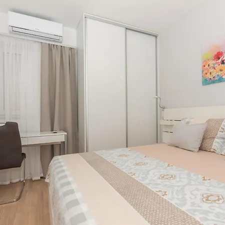Apartment Azure Pool Apartment Makarska